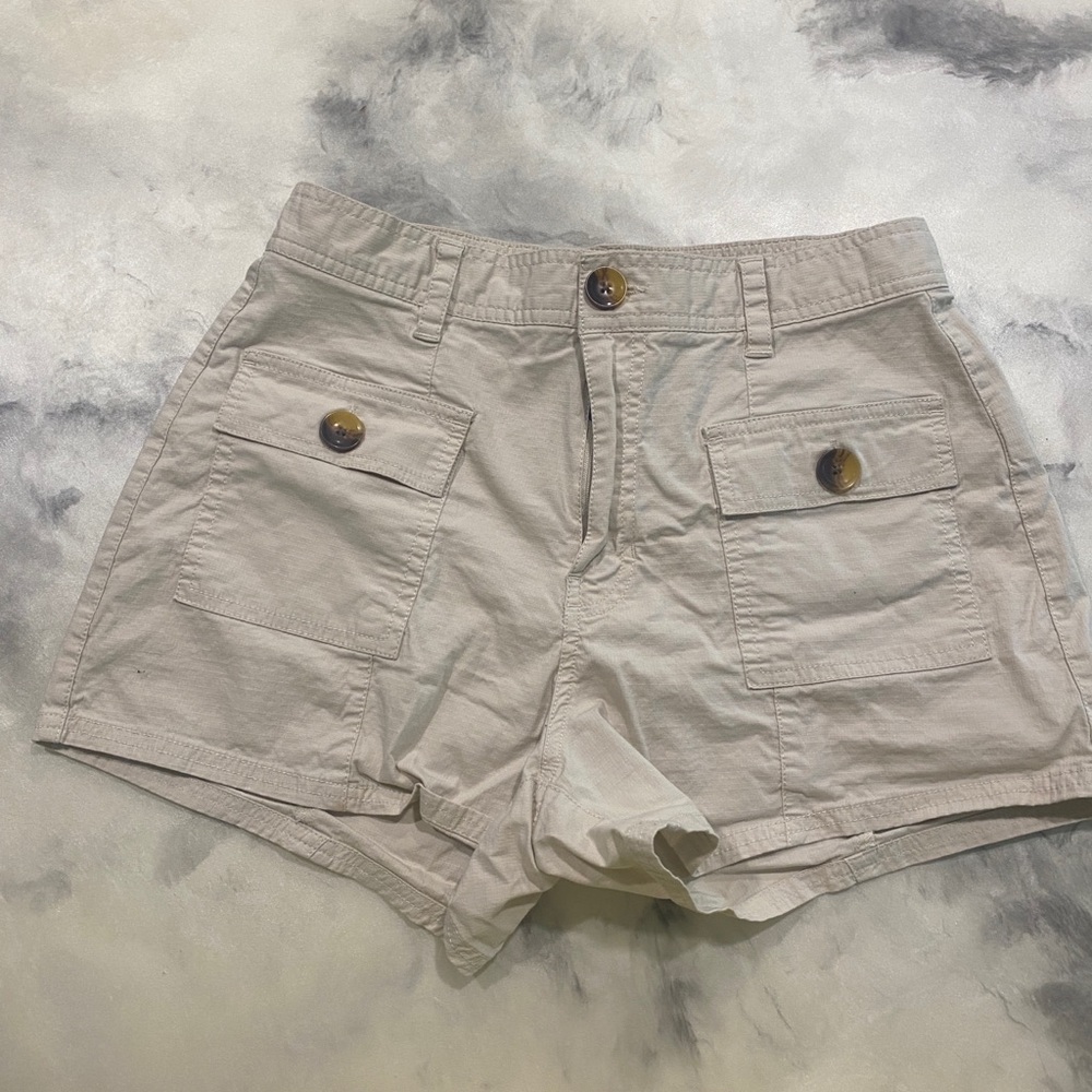 Vuori Tan Cargo Shorts with Structured Waistband